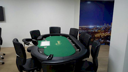 Live Poker Table